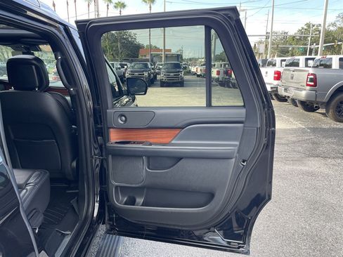 Used 2019 Lincoln Navigator L Select AWD/4WD image 50