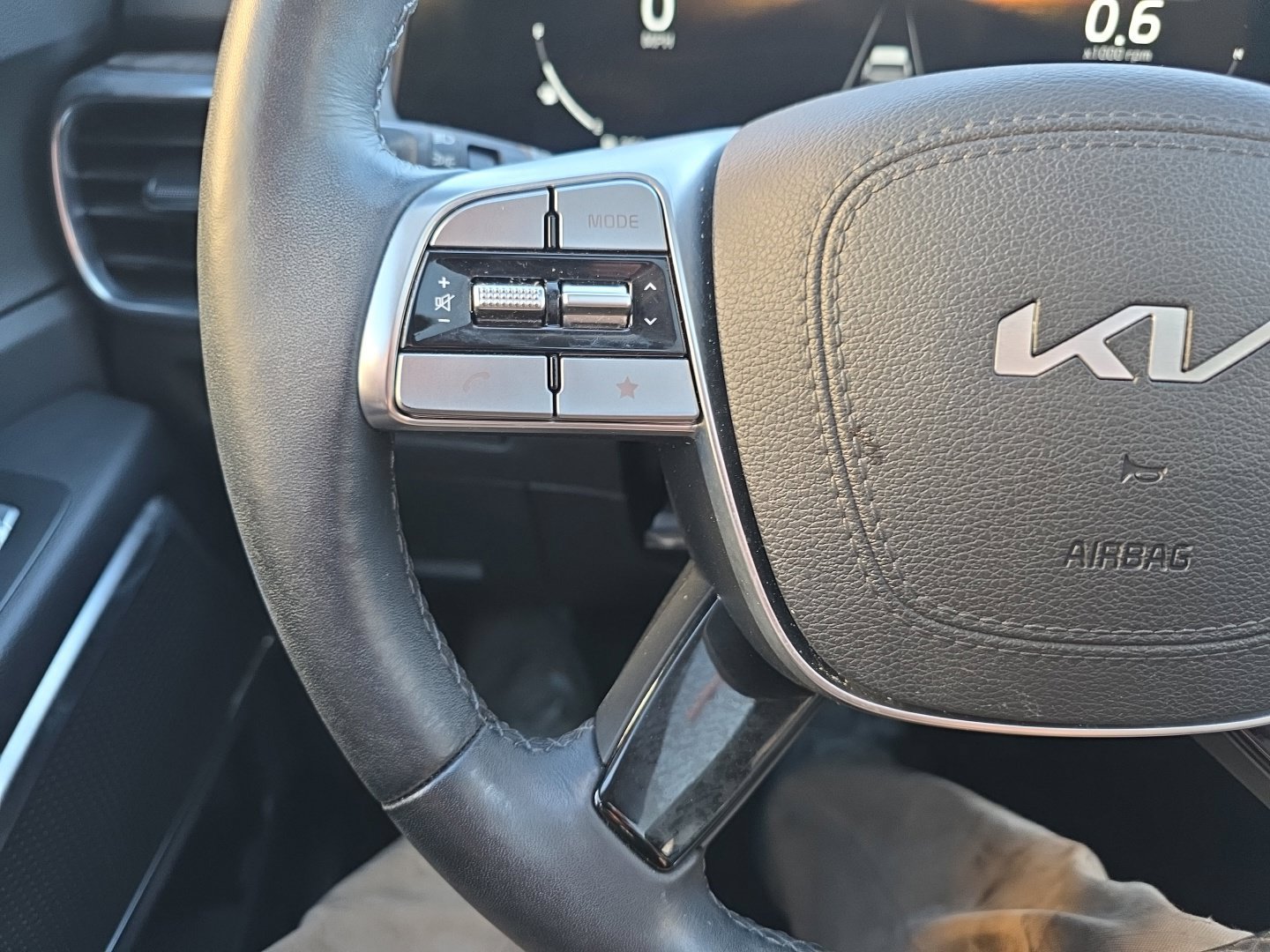 Used 2024 Kia Telluride SX Prestige AWD/4WD image 11
