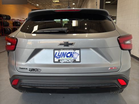 Used 2025 Chevrolet Trax RS w/ Driver Confidence Package FWD image 4