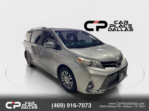 Used 2020 Toyota Sienna XLE FWD image 4