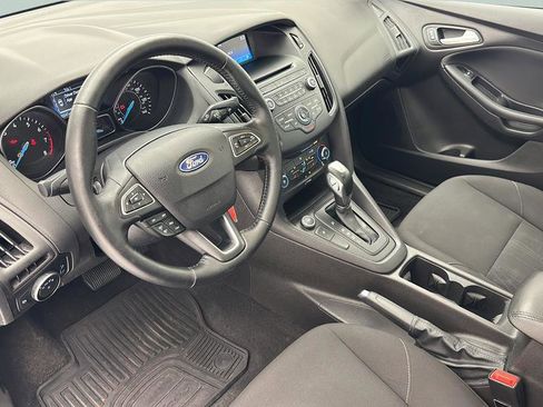 Used 2016 Ford Focus SE w/ SE Cold Weather Package FWD image 13