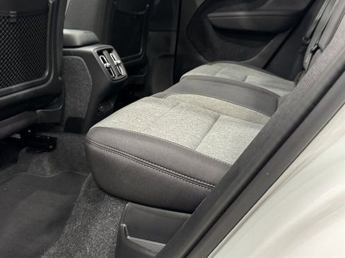 Used 2025 Volvo XC40 B5 Core image 19