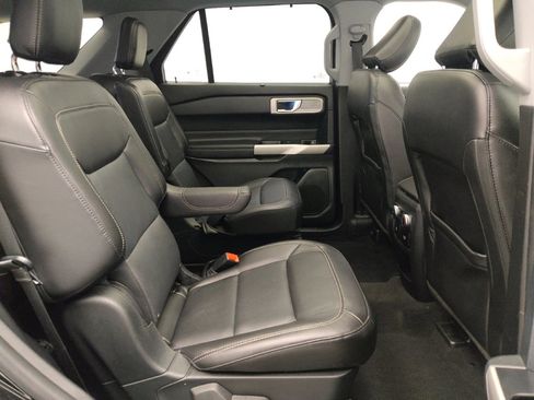 Used 2021 Ford Explorer Limited w/ Equipment Group 301A AWD/4WD image 19