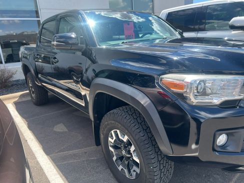 Certified 2018 Toyota Tacoma TRD Off-Road AWD/4WD image 4