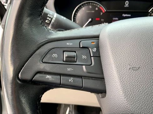 Used 2019 Cadillac XT4 Luxury w/ Cold Weather Package image 18