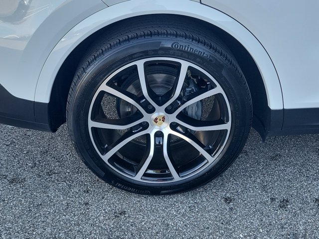Certified 2023 Porsche Cayenne S AWD/4WD image 16