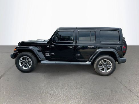 Used 2018 Jeep Wrangler Unlimited Sahara AWD/4WD image 7