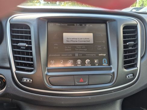 Used 2016 Chrysler 200 Limited Platinum w/ Comfort & Convenience Group image 18