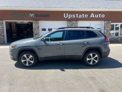 Used 2022 Jeep Cherokee Limited AWD/4WD image 8