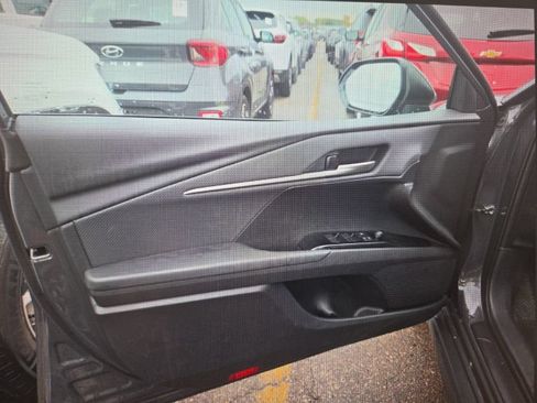 Used 2025 Toyota Camry SE FWD image 16