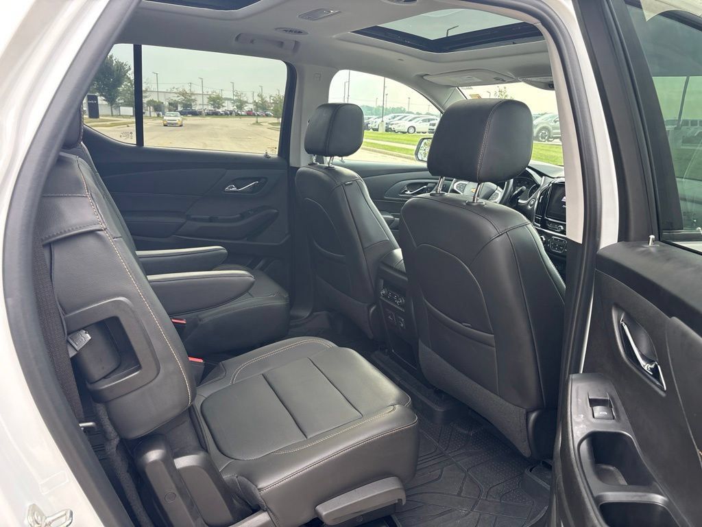 Used 2021 Chevrolet Traverse Premier w/ Redline Edition AWD/4WD image 21