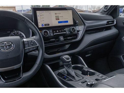 Used 2023 Toyota Highlander XSE image 25