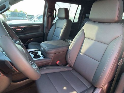 New 2026 Chevrolet Suburban Z71 w/ Comfort Package AWD/4WD image 5