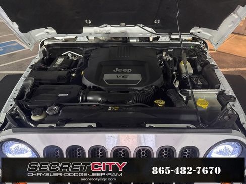 Used 2018 Jeep Wrangler Unlimited Sahara w/ Connectivity Group image 37