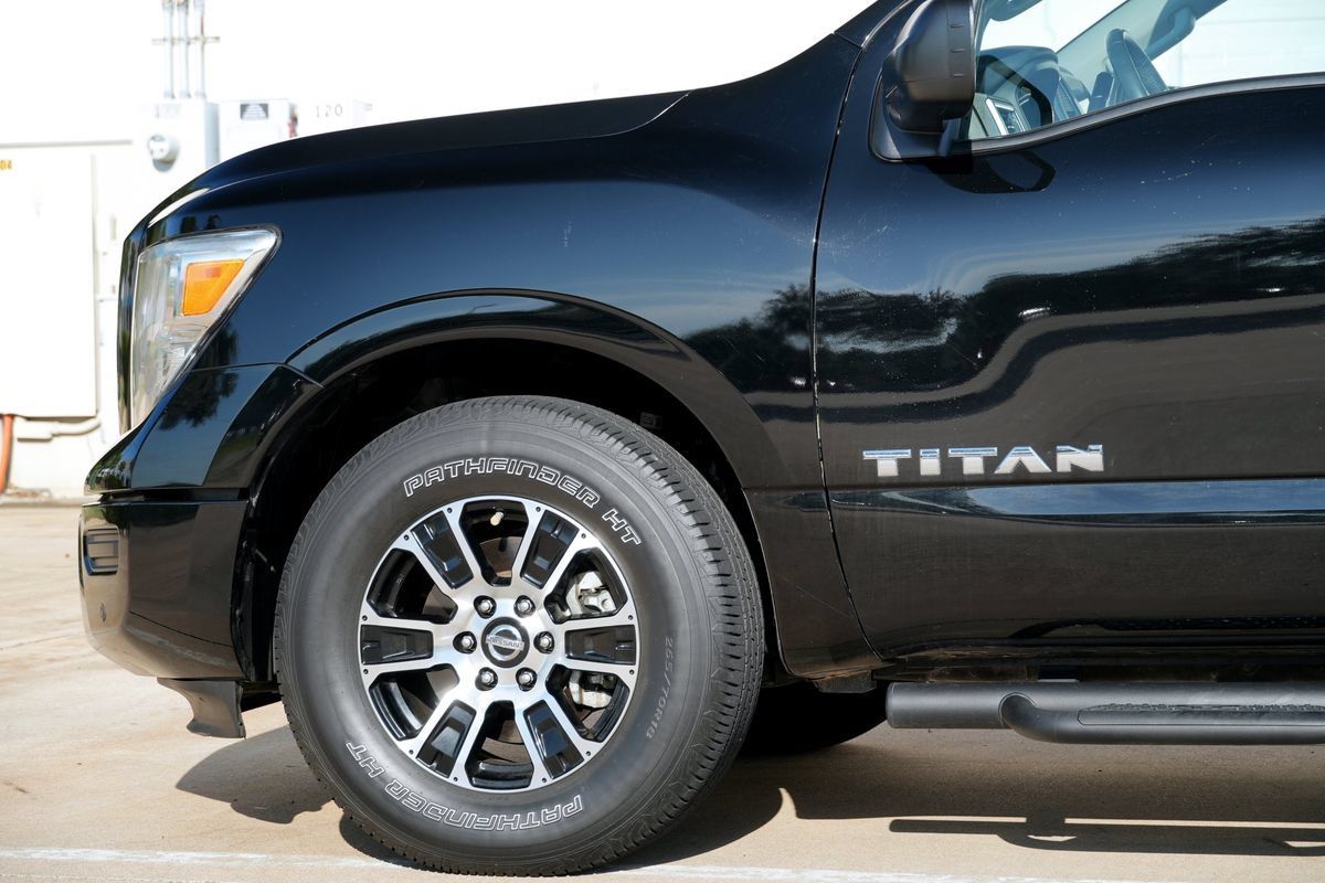 Used 2021 Nissan Titan SV w/ SV Convenience Package RWD image 23