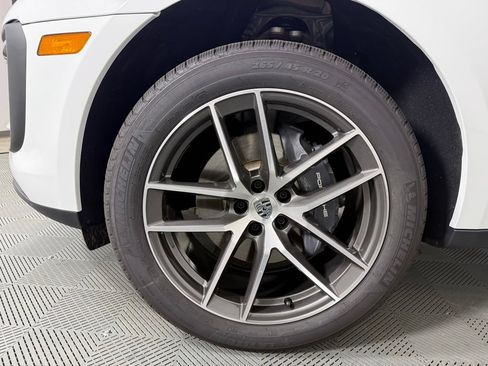 Certified 2026 Porsche Macan AWD/4WD image 11