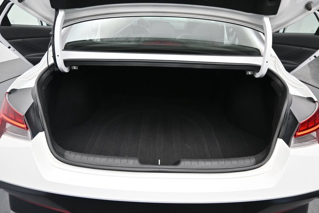 Used 2025 Hyundai Elantra Limited FWD image 9