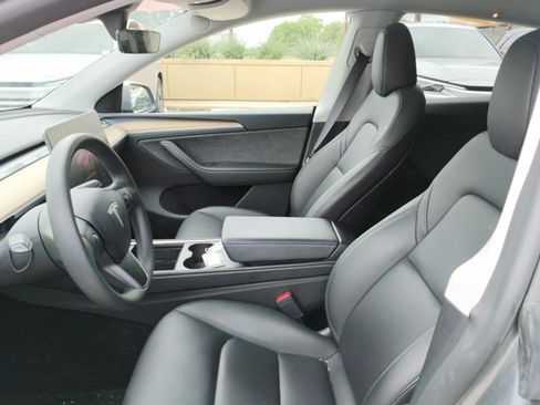 Used 2024 Tesla Model Y Long Range AWD/4WD image 7