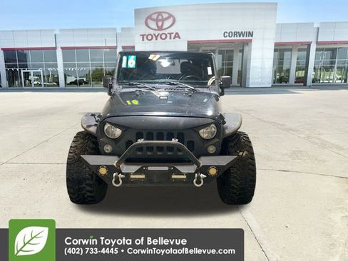 Used 2016 Jeep Wrangler Unlimited Rubicon image 3