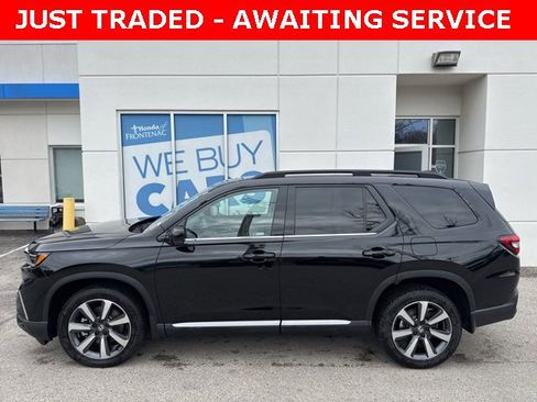 Used 2025 Honda Pilot Touring image 5