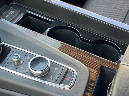 Used 2022 Cadillac Escalade Premium Luxury w/ Performance Package image 30