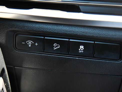 Used 2025 Kia Telluride LX FWD image 33