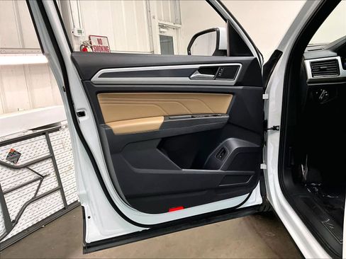 Used 2022 Volkswagen Atlas Cross Sport SE FWD image 26