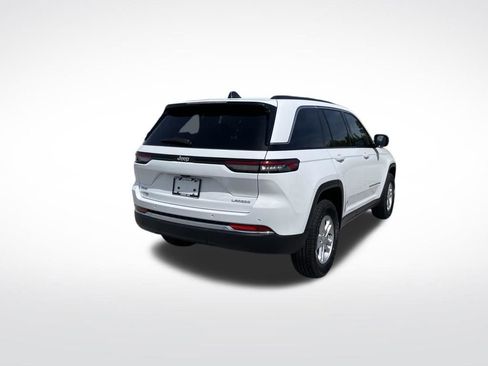 Used 2025 Jeep Grand Cherokee Laredo w/ Luxury Tech Group I AWD/4WD image 5