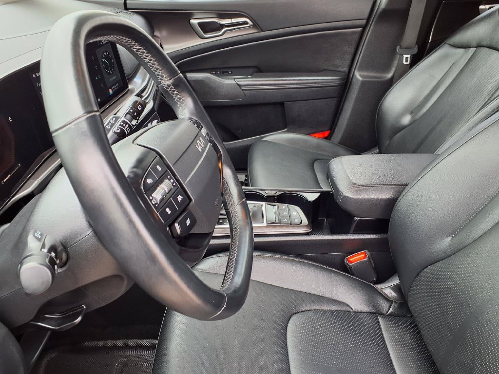 Used 2026 Kia Sportage EX FWD image 17
