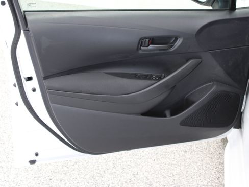 Used 2026 Toyota Corolla LE FWD image 12