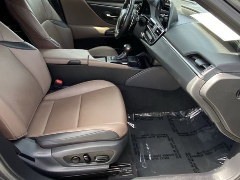 Used 2025 Lexus ES 350 w/ Accessory Package (Z2) FWD image 10