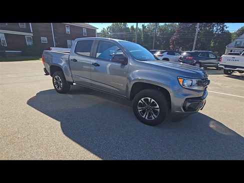 Used 2021 Chevrolet Colorado Z71 AWD/4WD image 2
