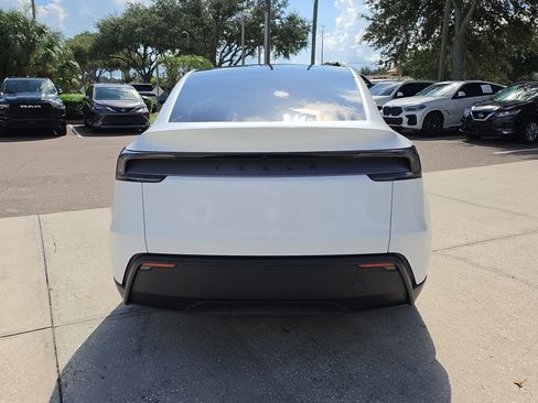 Used 2026 Tesla Model Y 2WD image 6