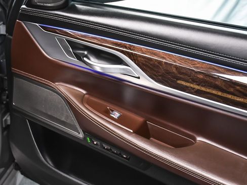 Used 2022 BMW 750i xDrive w/ Executive Package image 27