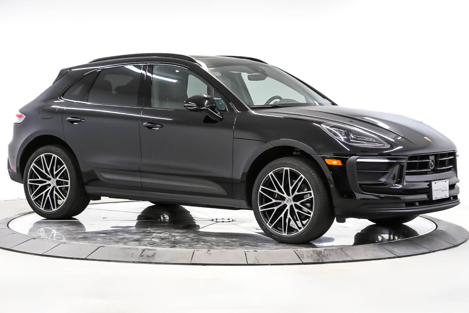 Used 2024 Porsche Macan AWD/4WD image 7