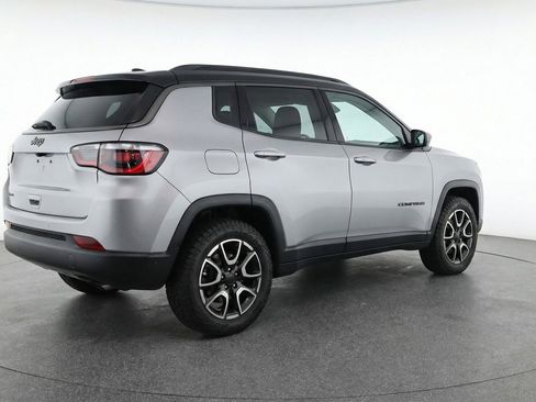 Used 2025 Jeep Compass Trailhawk image 9