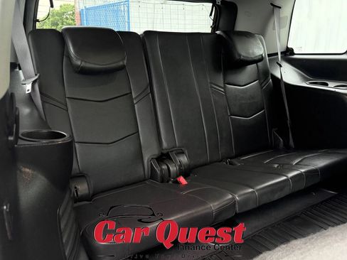 Used 2017 Cadillac Escalade Luxury AWD/4WD image 16