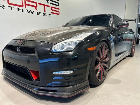 Used 2014 Nissan GT-R Premium AWD/4WD image 2