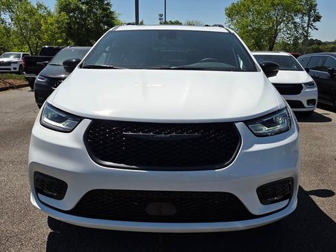 New 2026 Chrysler Pacifica Limited image 2