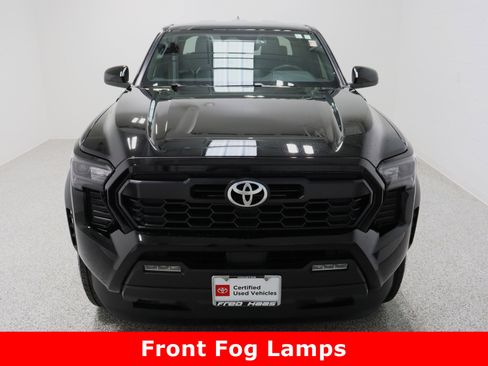 Used 2025 Toyota Tacoma TRD Off-Road image 3