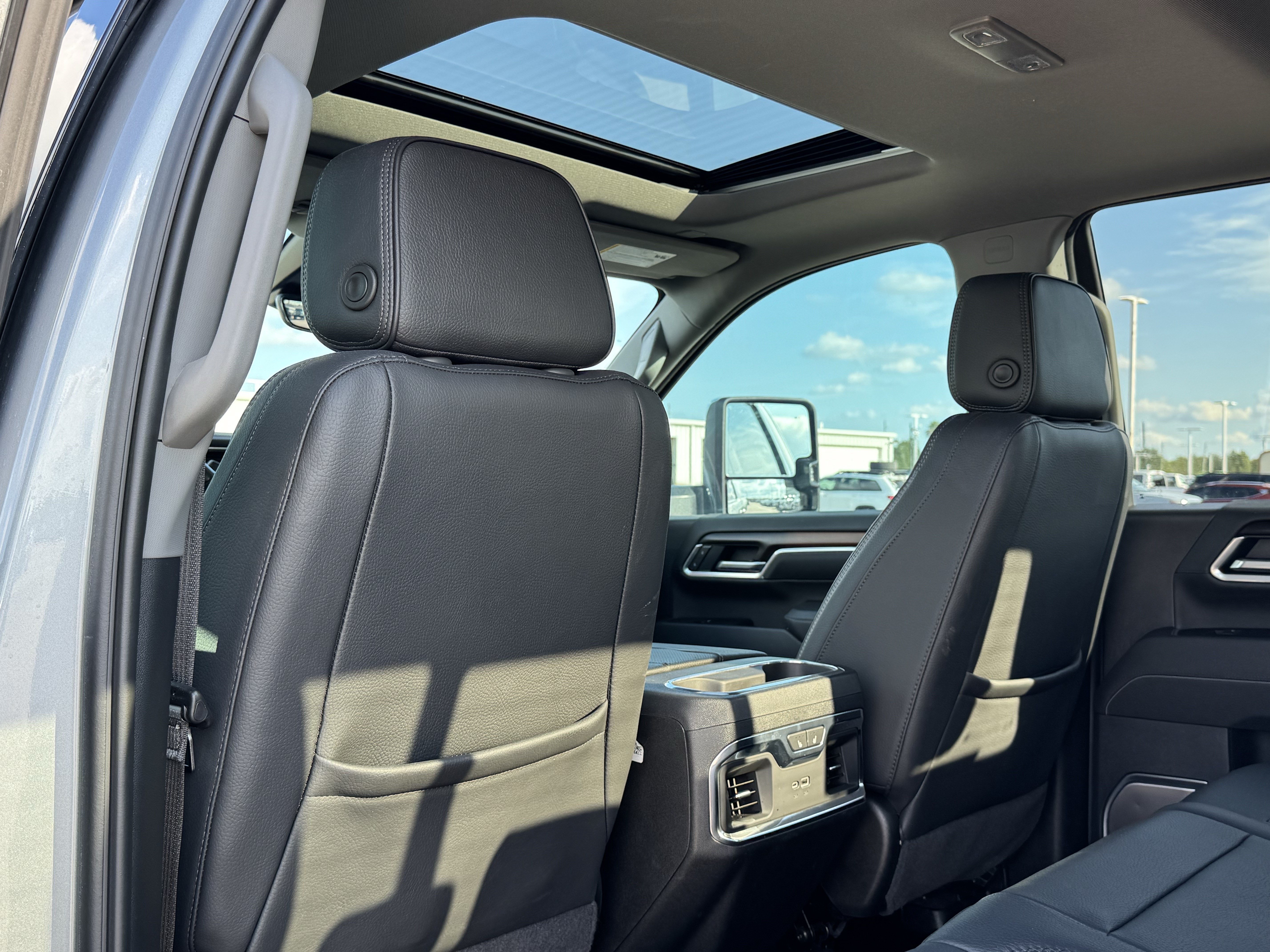 Used 2025 GMC Sierra 2500 Denali w/ Denali Reserve Package AWD/4WD image 22