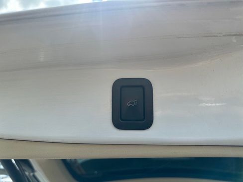 Used 2019 Toyota Highlander XLE image 6