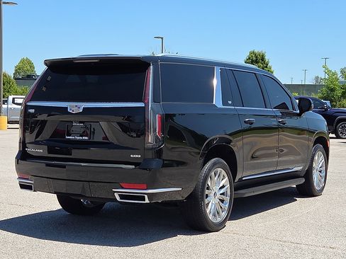 Used 2023 Cadillac Escalade ESV Premium Luxury AWD/4WD image 5