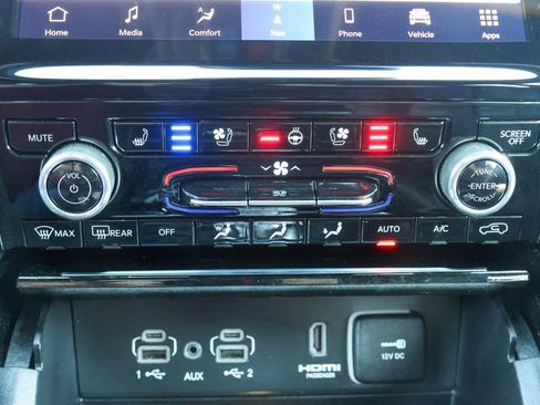 Used 2023 Jeep Grand Cherokee Overland AWD/4WD image 19