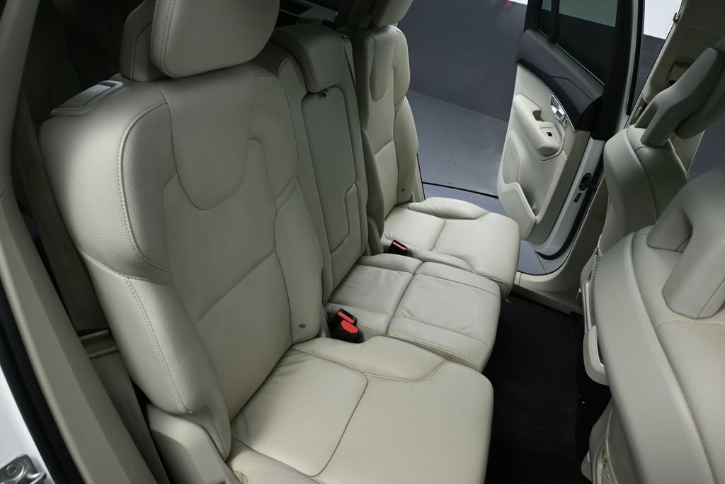 Used 2020 Volvo XC90 T5 Momentum AWD/4WD image 37