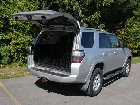 Used 2016 Toyota 4Runner SR5 AWD/4WD image 7
