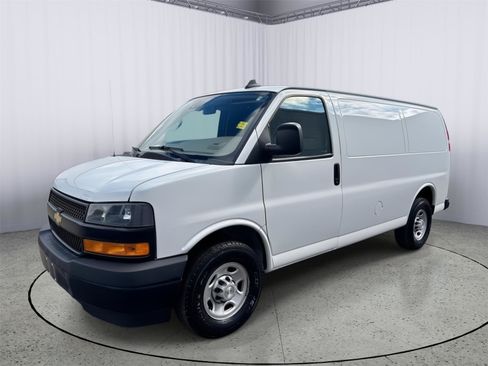 Used 2021 Chevrolet Express 3500 w/ Driver Convenience Package RWD image 12