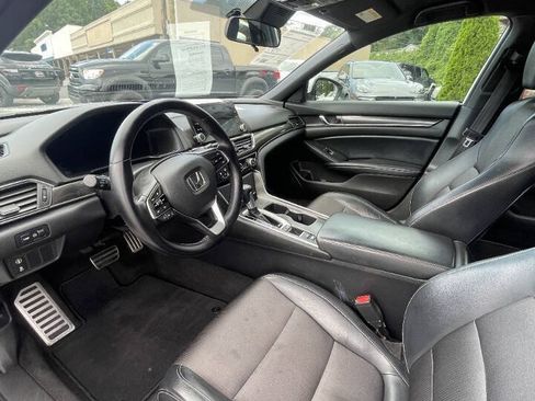 Used 2018 Honda Accord Sport image 9
