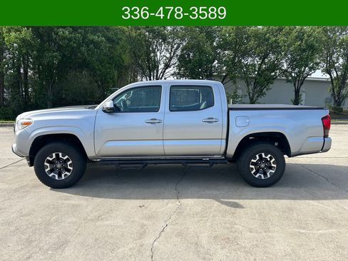 Used 2018 Toyota Tacoma SR image 2