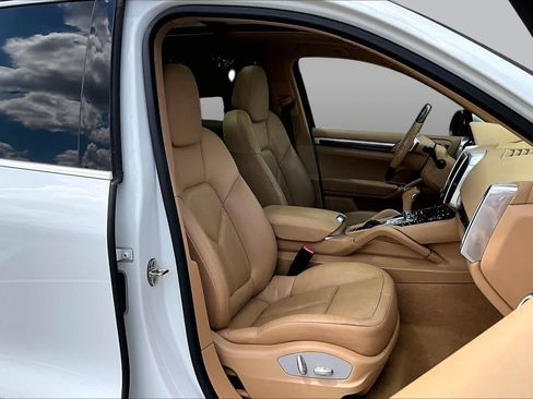 Used 2014 Porsche Cayenne S AWD/4WD image 9